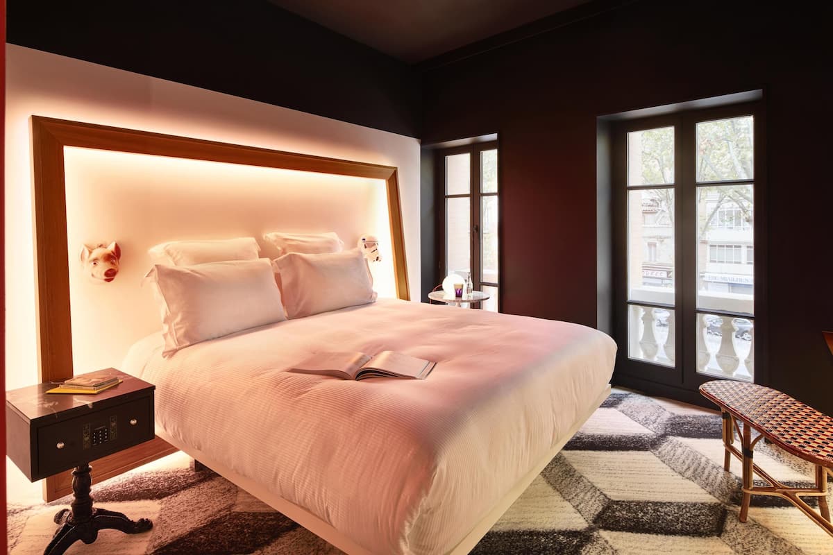 双人房, 1 张双人床 (Medium Mama) | 客房内保险箱、办公桌、隔音、熨斗/熨板