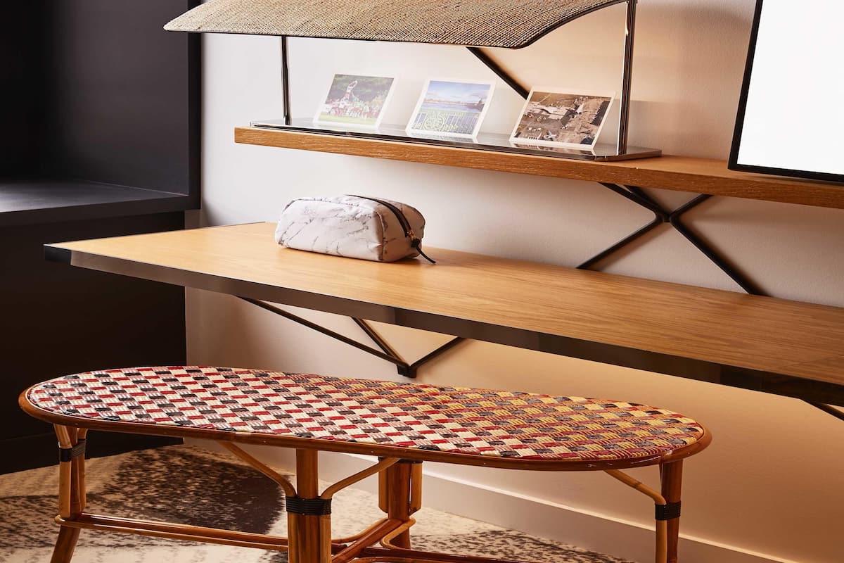 双人房, 1 张大床 (Large Mama) | 客房内保险箱、办公桌、隔音、熨斗/熨板