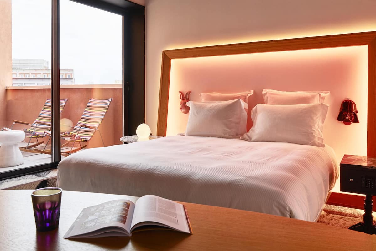 In-room safe, desk, soundproofing, iron/ironing board
