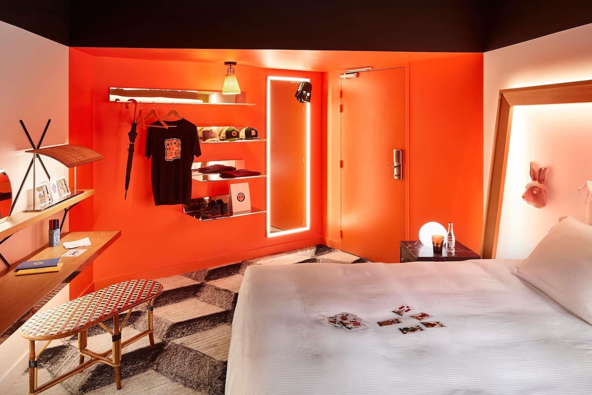 Ylelliset vuodevaatteet, pillowtop-patjalliset sängyt