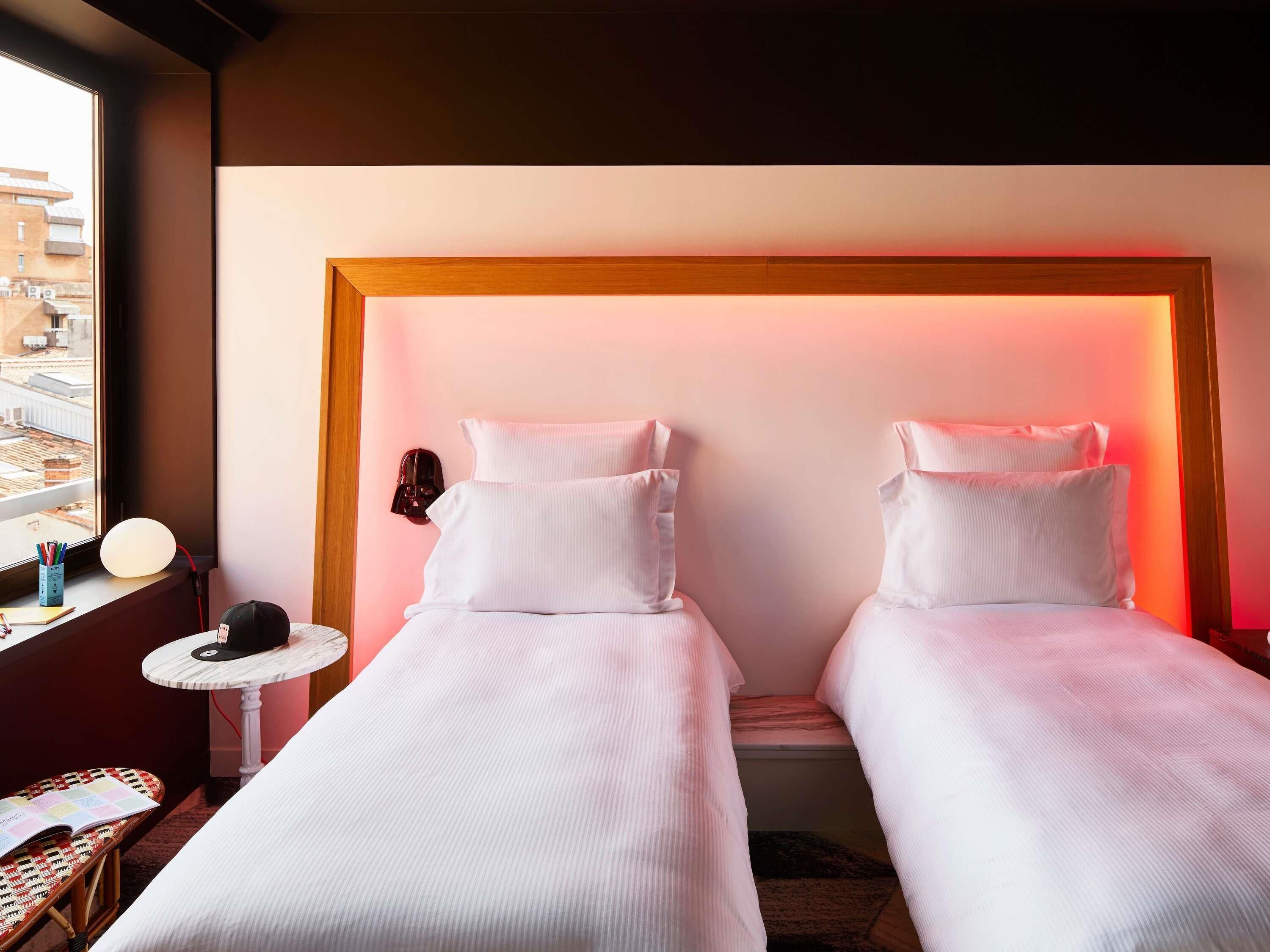 Ylelliset vuodevaatteet, pillowtop-patjalliset sängyt