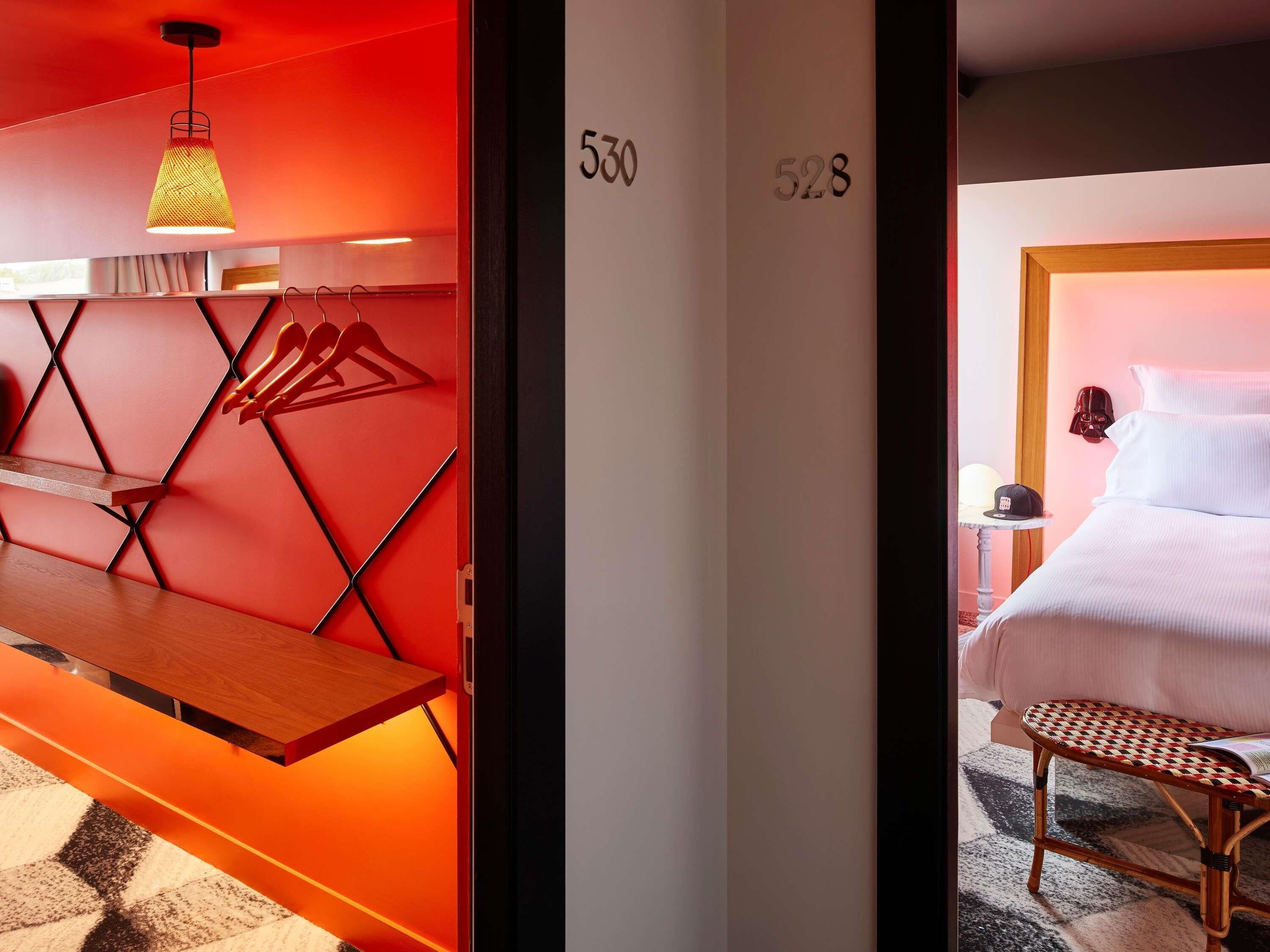 Perhehuone (XXL Mama) | Ylelliset vuodevaatteet, pillowtop-patjalliset sängyt