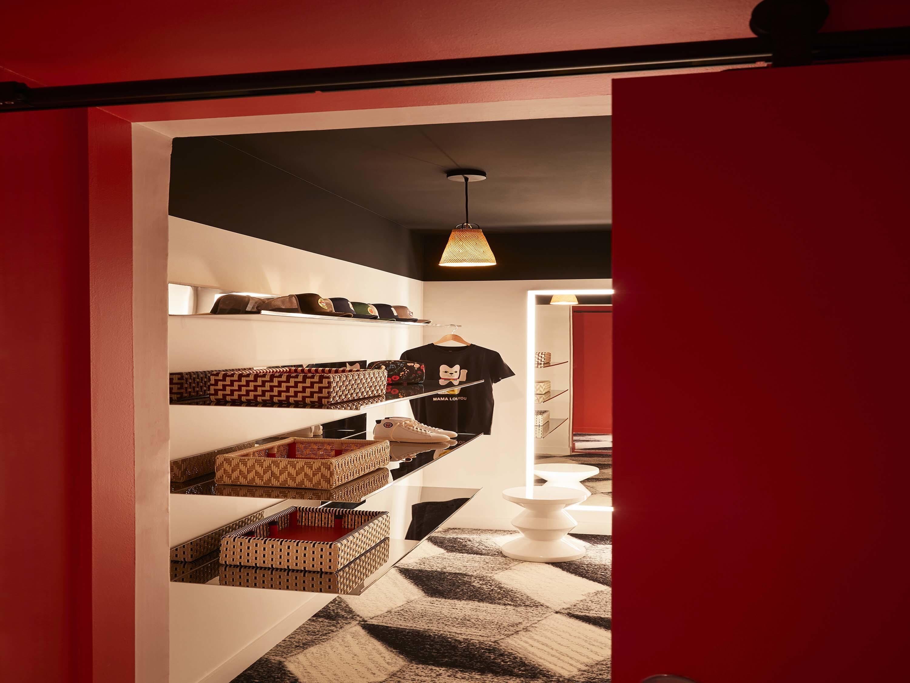 XXL MAMA | In-room safe, desk, soundproofing, iron/ironing board