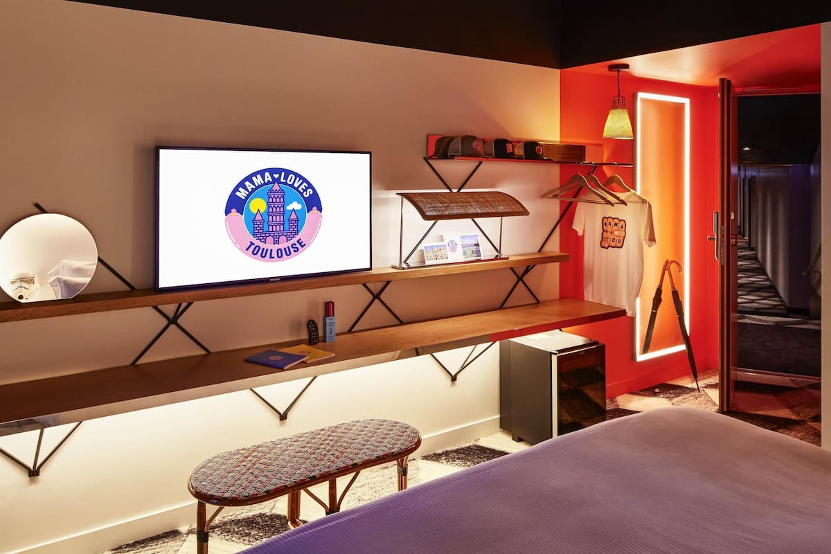 In-room safe, desk, soundproofing, iron/ironing board