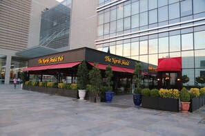 Bar (on property) - Ramada by Wyndham Diyarbakir (Diyarbakir)