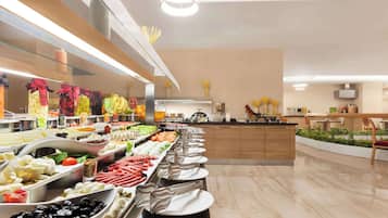 Desayuno buffet diario (EUR 10 por persona)