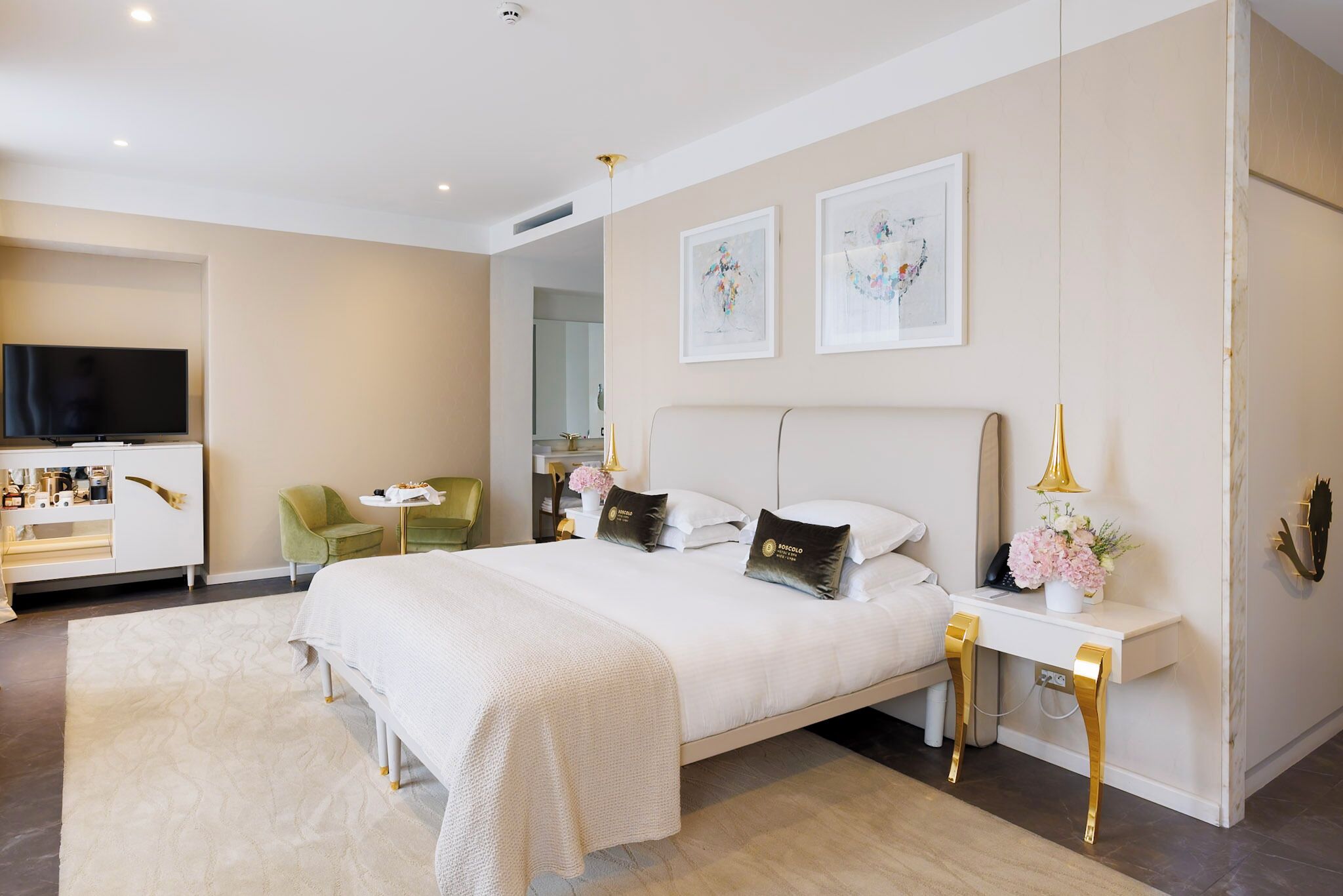 Junior suite (River) | Een gratis minibar, een kluis op de kamer, verduisterende gordijnen