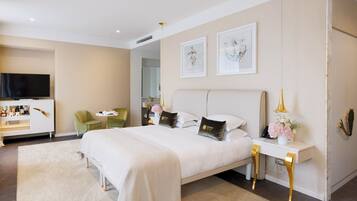 Junior suite (River) | Een gratis minibar, een kluis op de kamer, verduisterende gordijnen