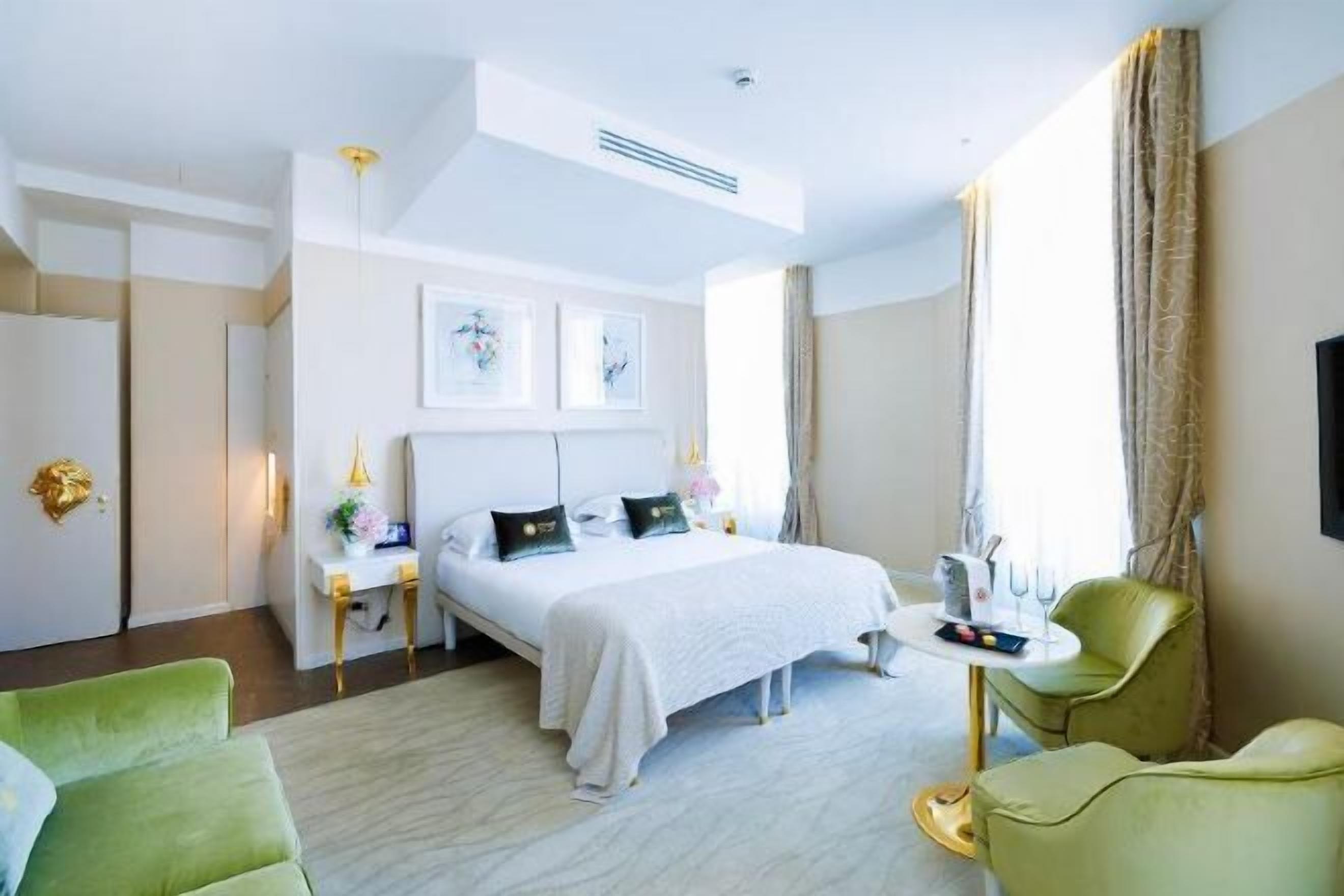 Articles gratuits dans le mini-bar, coffres-forts dans les chambres