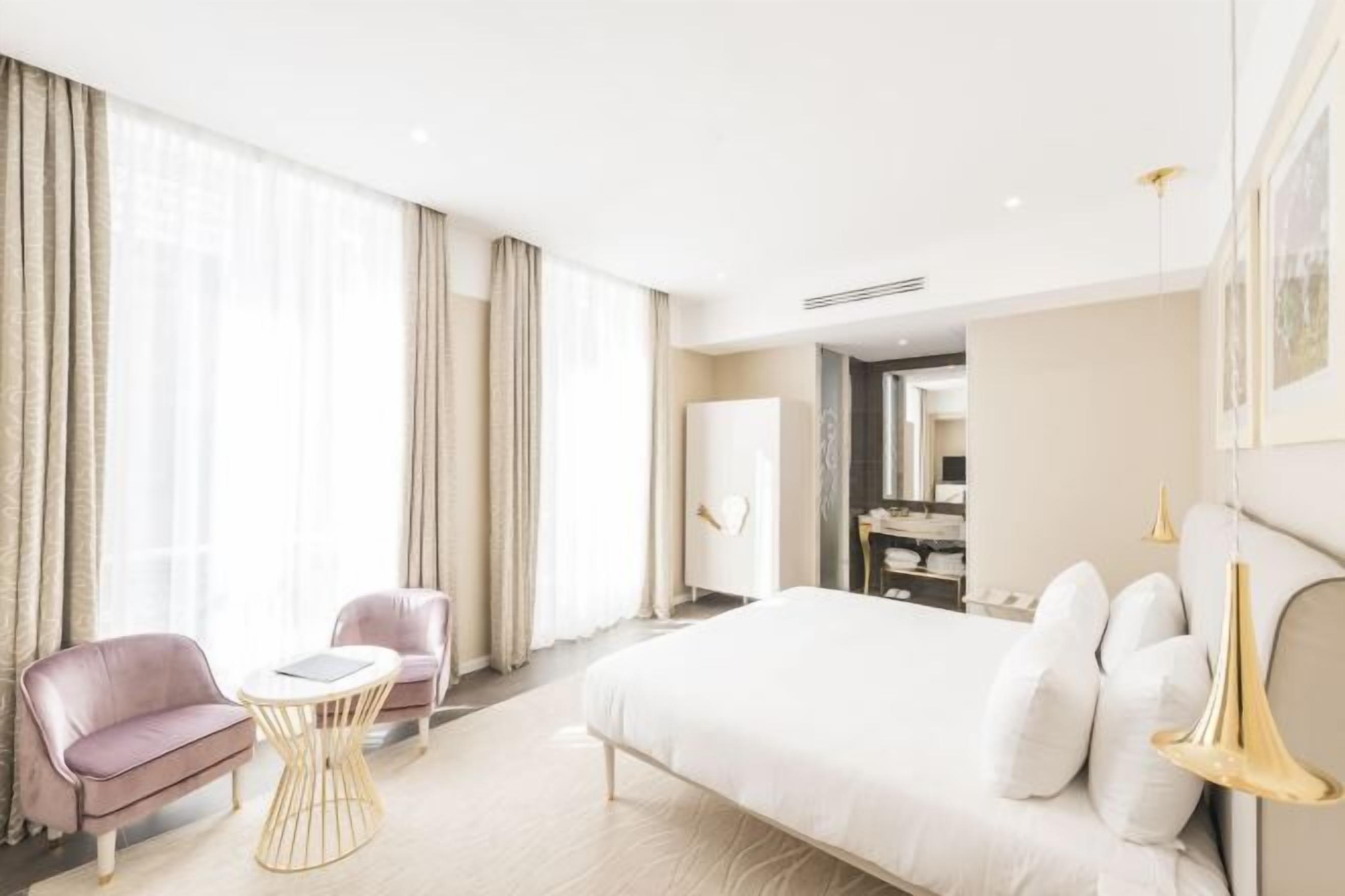 Free minibar, in-room safe, blackout drapes, soundproofing