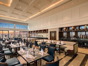 Café da manhã com buffet todos os dias (VND 400000 por pessoa)