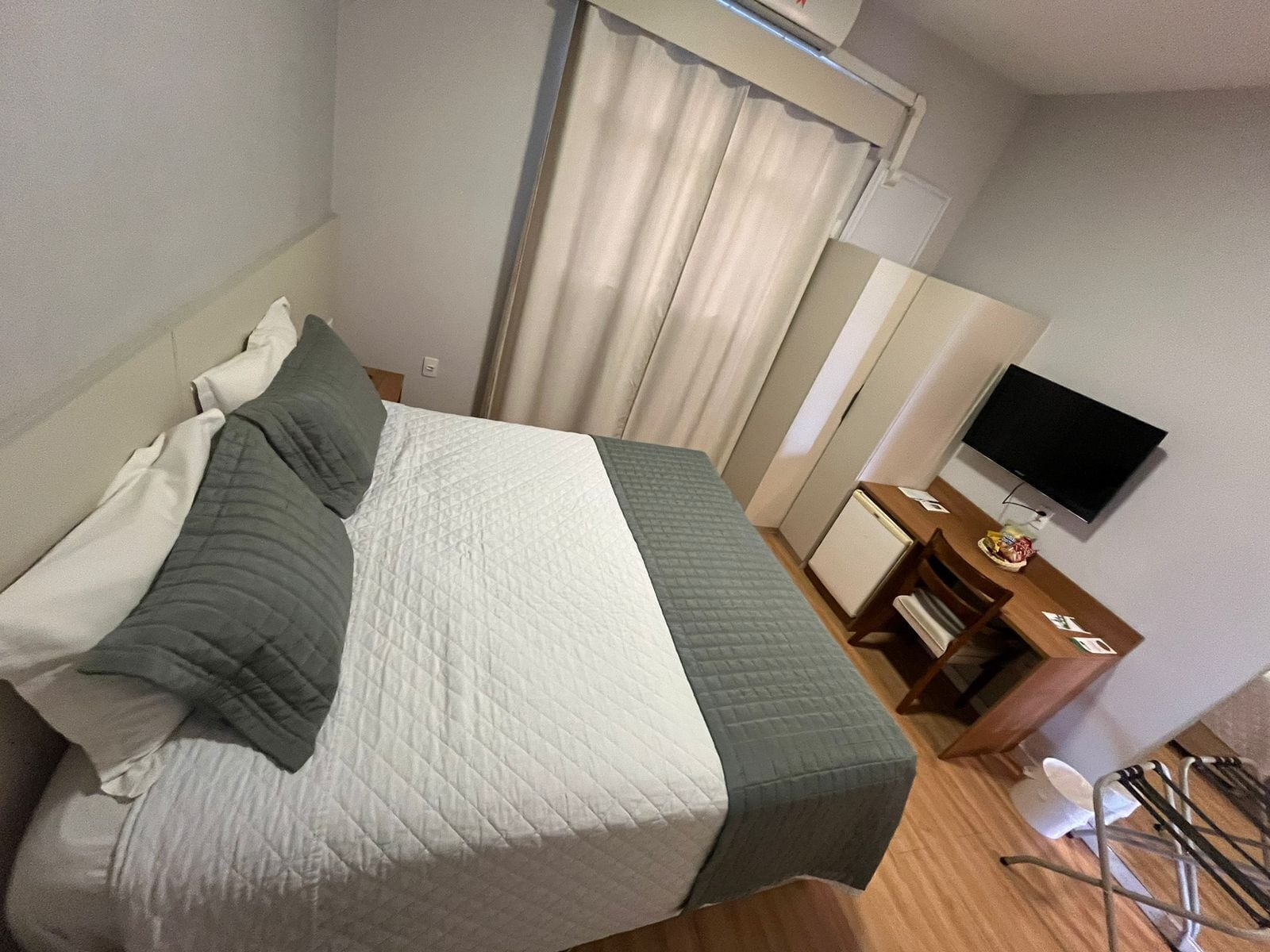 superior room, 1 king bed | 1 bedroom, minibar, in-room safe, desk