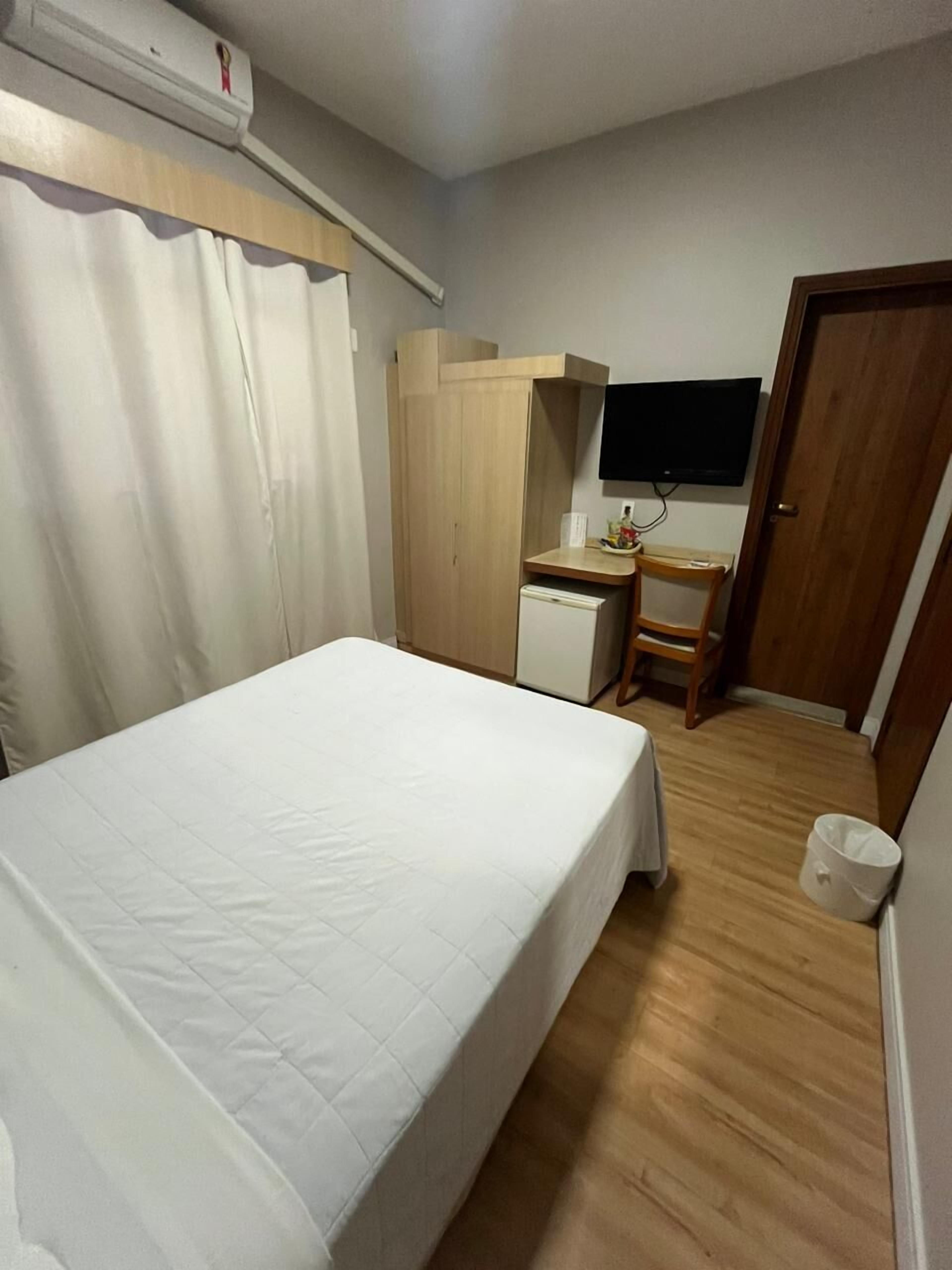 standard double room | 1 bedroom, minibar, in-room safe, desk