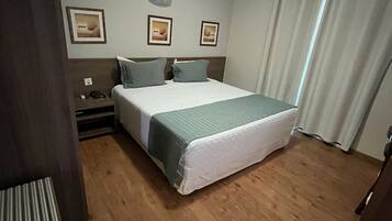 Suíte estúdio luxo | Frigobar, cofres nos quartos, escrivaninha, cortinas blackout