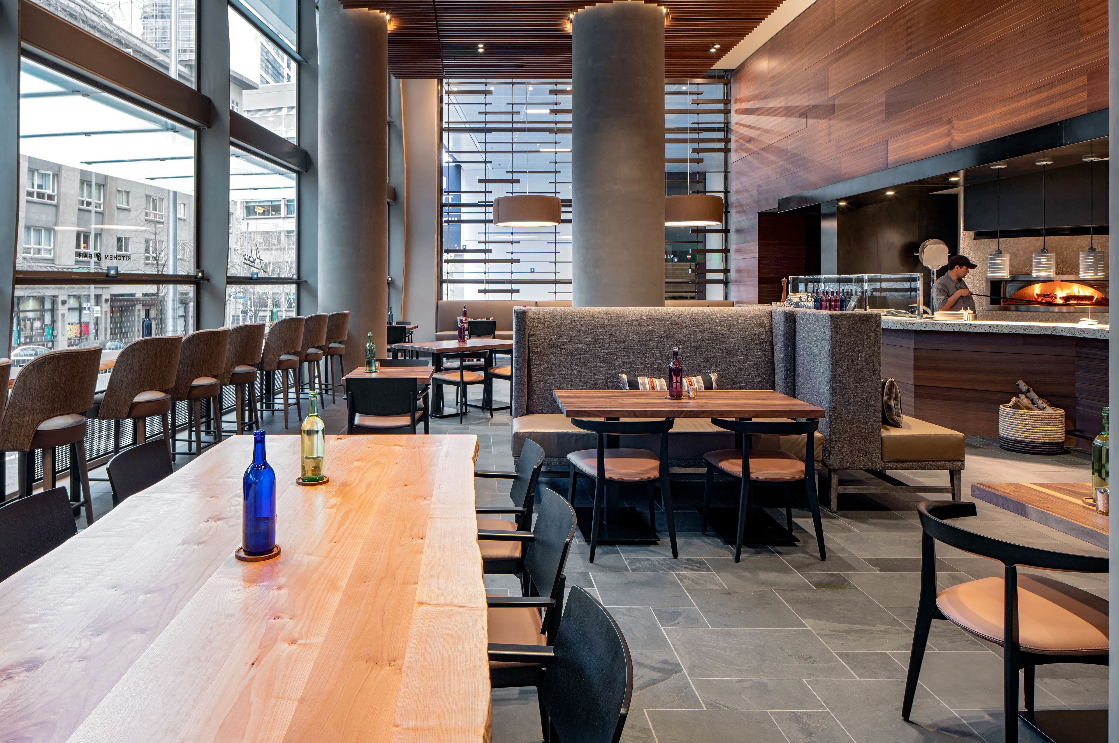 2 restaurants, breakfast, lunch, dinner served; italian cuisine