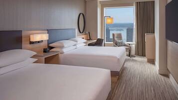 Premium bedding, in-room safe, desk, blackout drapes