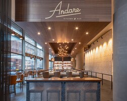 2 restaurants; breakfast, lunch and dinner served 