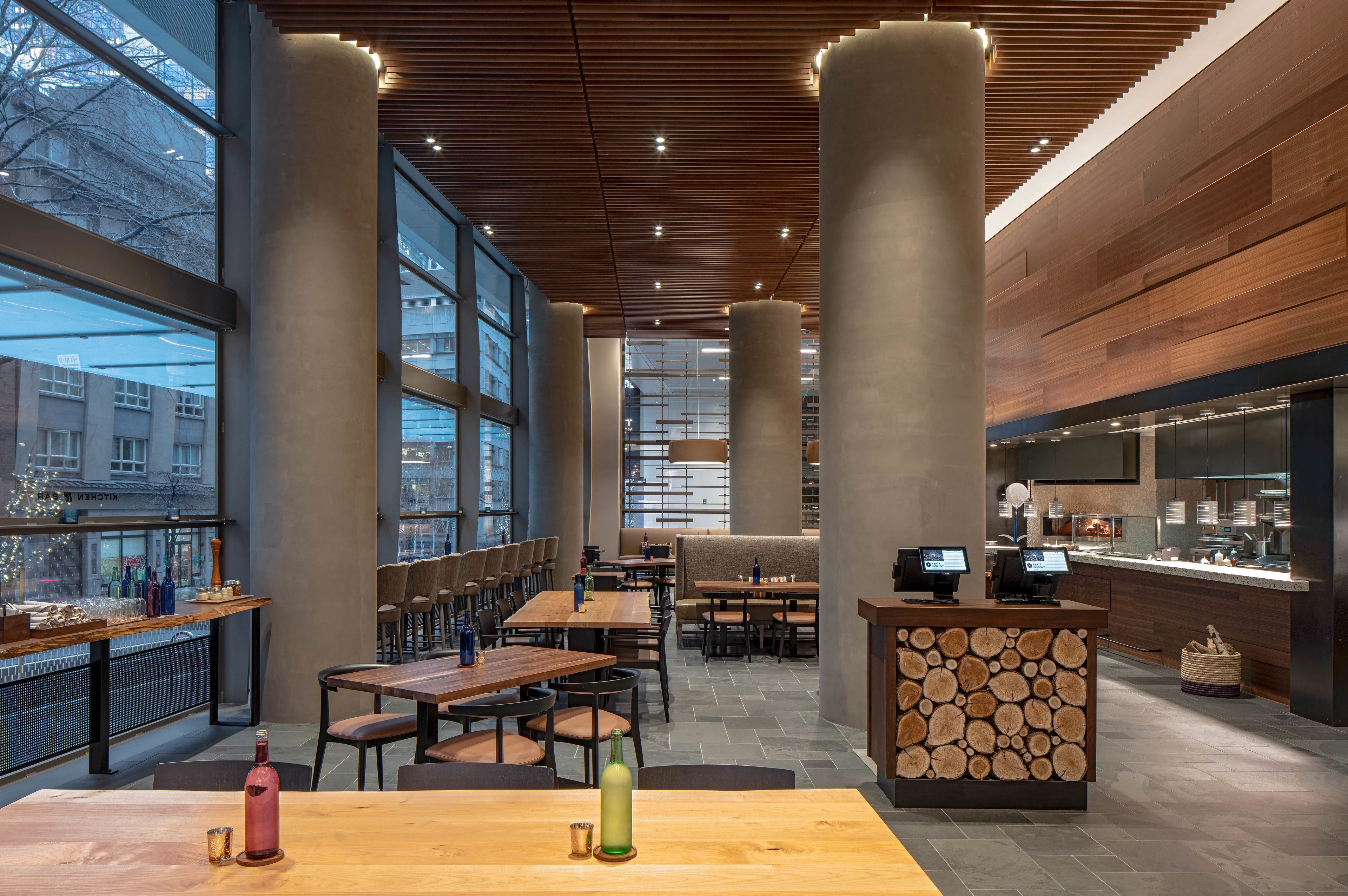 2 restaurants, breakfast, lunch, dinner served; italian cuisine