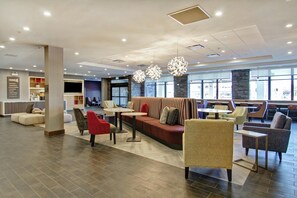 Lobby - Home2 Suites by Hilton Edmonton South (Edmonton)