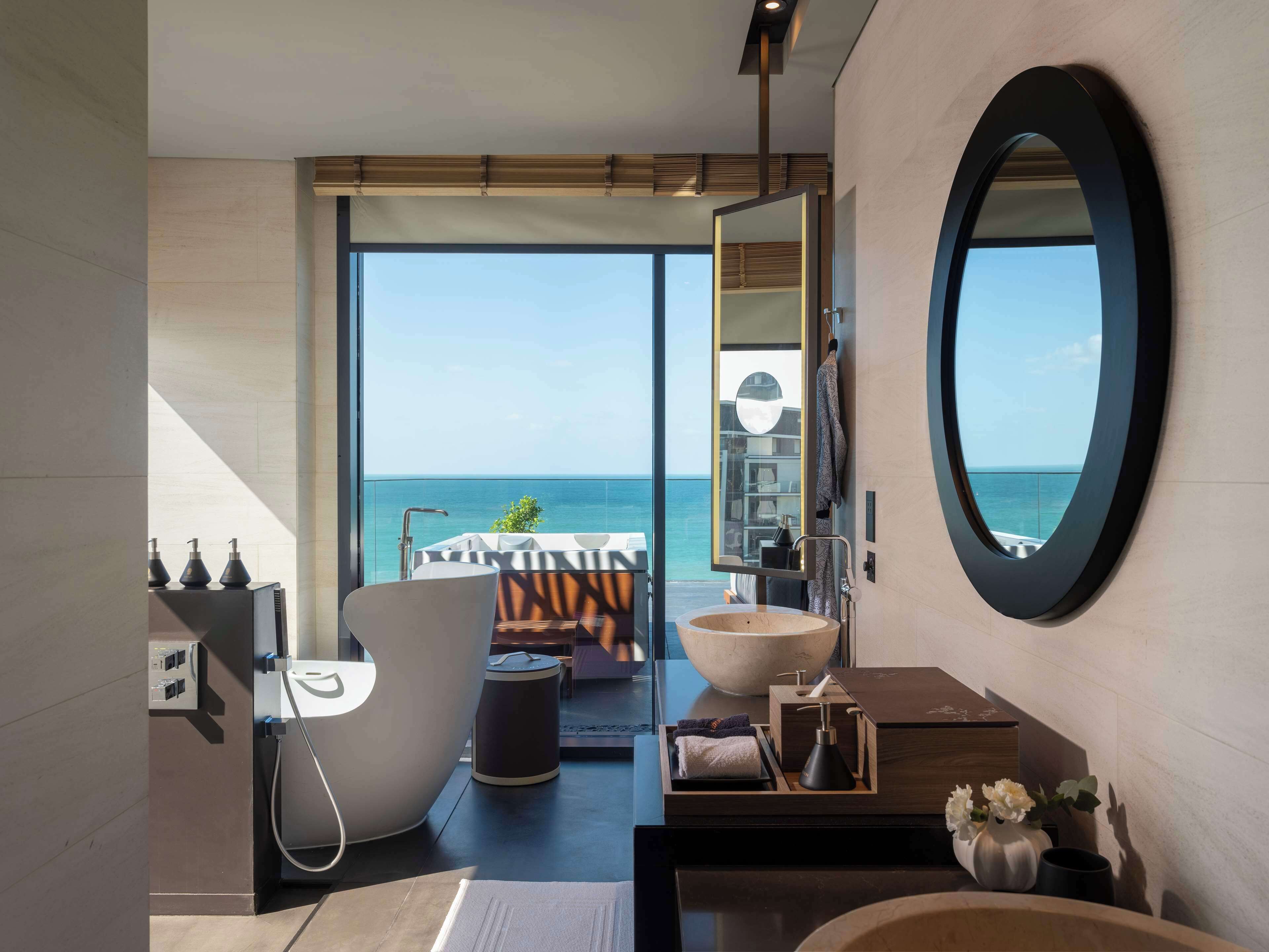 Harmony 2-Bedroom Oceanfront Presidential Suite | Bathroom | Separate bathtub and shower, designer toiletries, hair dryer, bathrobes