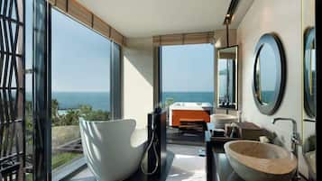 Harmony 3-Bedroom Oceanfront Presidential Suite | Bathroom