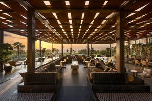 4 restaurants; ze serveren er ontbijt, lunch, diner en brunch 