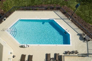Piscina externa sazonal