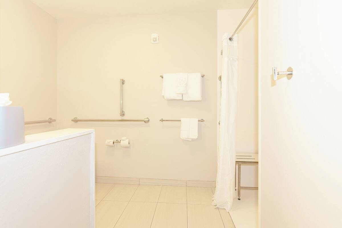 Hair dryer, towels