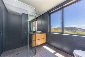 Comfort Apartment, 1 Queen Bed, Non Smoking | Bathroom | Shower, free toiletries, hair dryer, towels - Glencoe 40 (Cape Town)