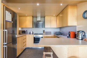 Comfort Apartment, 1 Queen Bed, Non Smoking | Private kitchen | Fridge, microwave, oven, stovetop - Glencoe 40 (Cape Town)