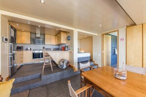 Comfort Apartment, 1 Queen Bed, Non Smoking | In-room dining - Glencoe 40 (Cape Town)