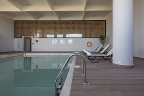 Indoor pool - Holiday Inn & Suites Aguascalientes by IHG (Aguascalientes)