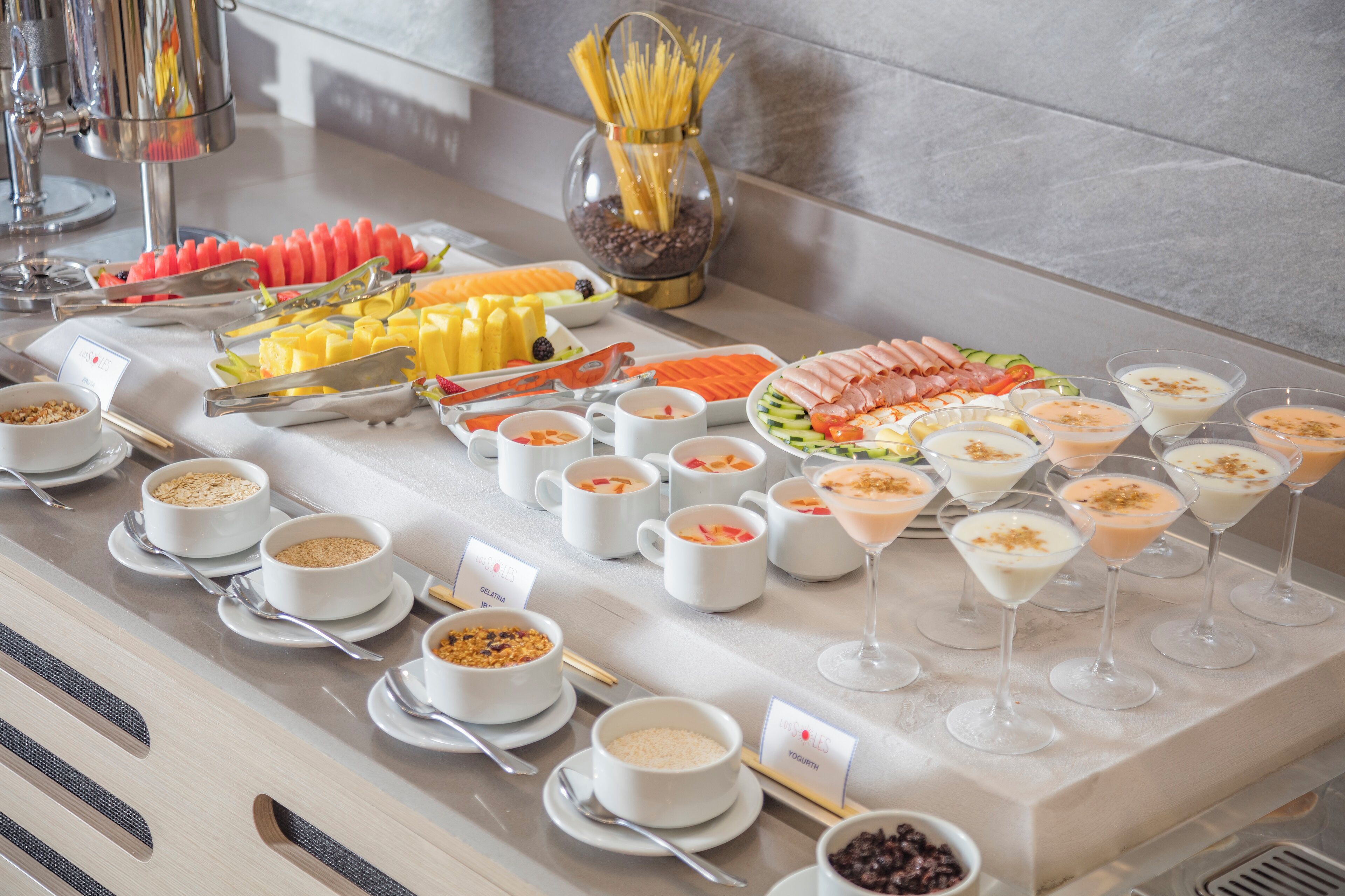 Desayuno buffet todos los días (con cargo) 