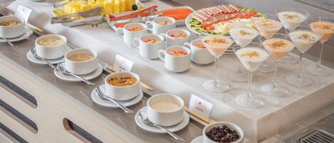 Petit déjeuner buffet servi tous les jours en supplément