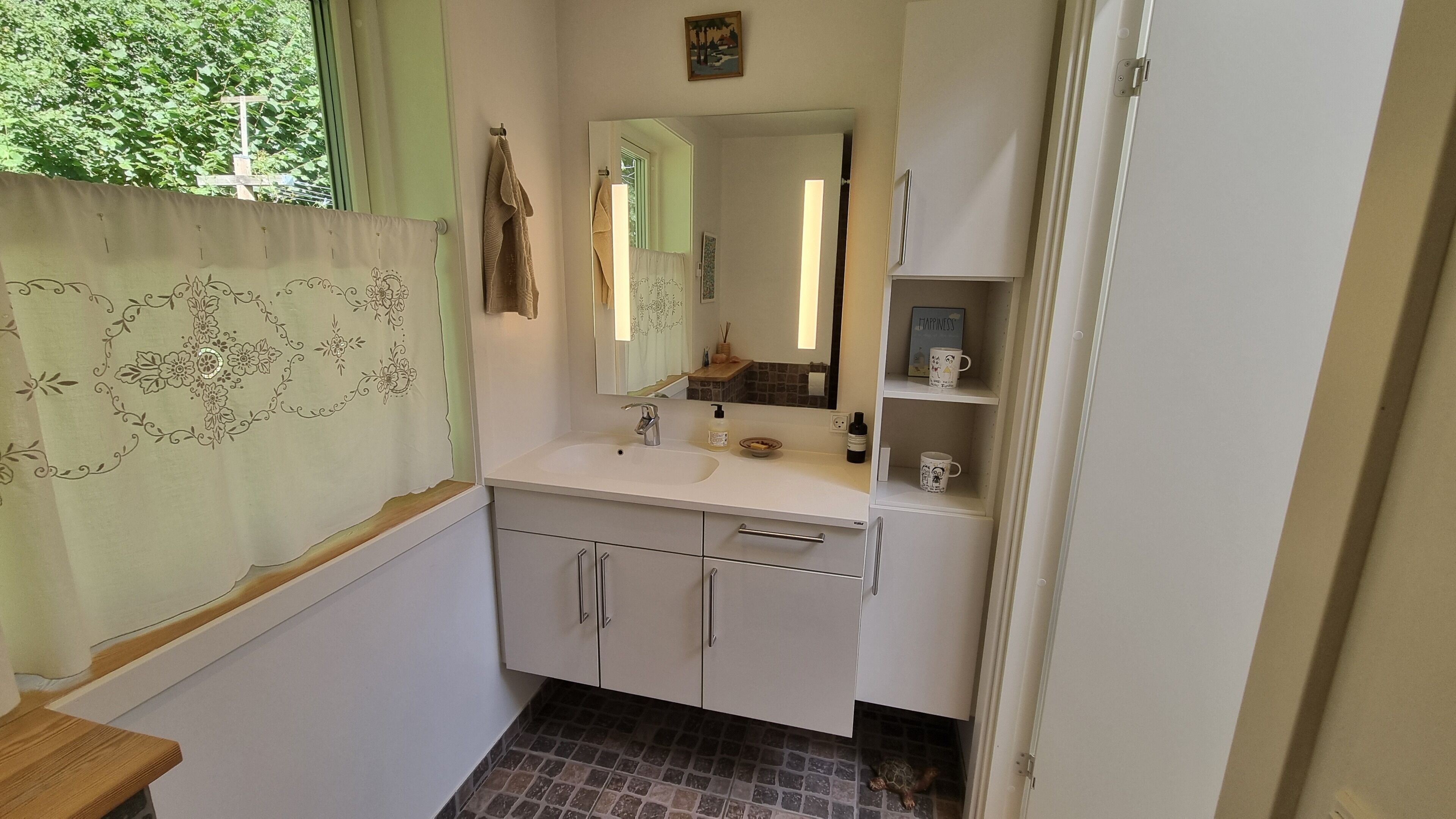 샤워 시설, 레인폴 샤워기, 무료 세면용품, 헤어드라이어