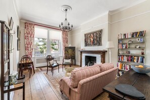 Living area - NEW Luxury 1BD Flat in Heart of Kensington Olympia (London)