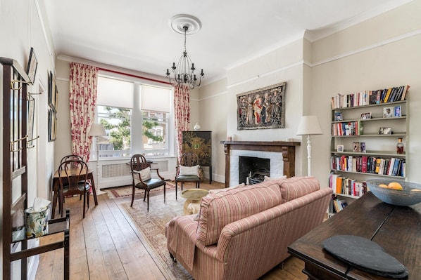 Appartamento (1 Bedroom) | Area soggiorno | TV