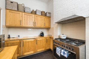 Private kitchen - NEW Luxury 1BD Flat in Heart of Kensington Olympia (London)