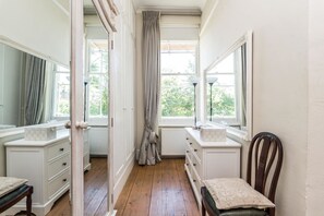 Bathroom - NEW Luxury 1BD Flat in Heart of Kensington Olympia (London)