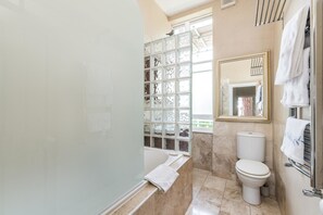 Bathroom - NEW Luxury 1BD Flat in Heart of Kensington Olympia (London)