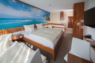 Decoración personalizada, muebles diferentes y escritorio 