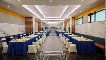 Daily buffet breakfast for a fee