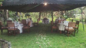 Breakfast, lunch, dinner served; local cuisine