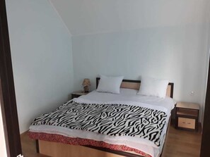Kır Evi | Masa, ücretsiz kablosuz İnternet, çarşaf takımı