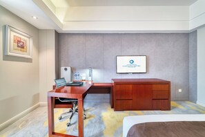 Deluxe Twin Room | Desk, blackout curtains, free WiFi, bed sheets - Hangzhou Haiwaihai Nachuan Hotel (Hangzhou)