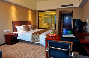 書桌、遮光窗簾/窗簾、免費 Wi-Fi、床單