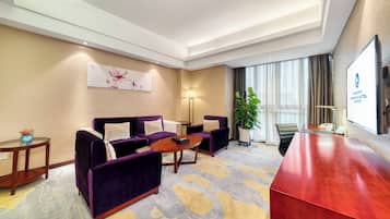 Deluxe-Suite | Schreibtisch, Verdunkelungsvorhänge, kostenloses WLAN, Bettwäsche