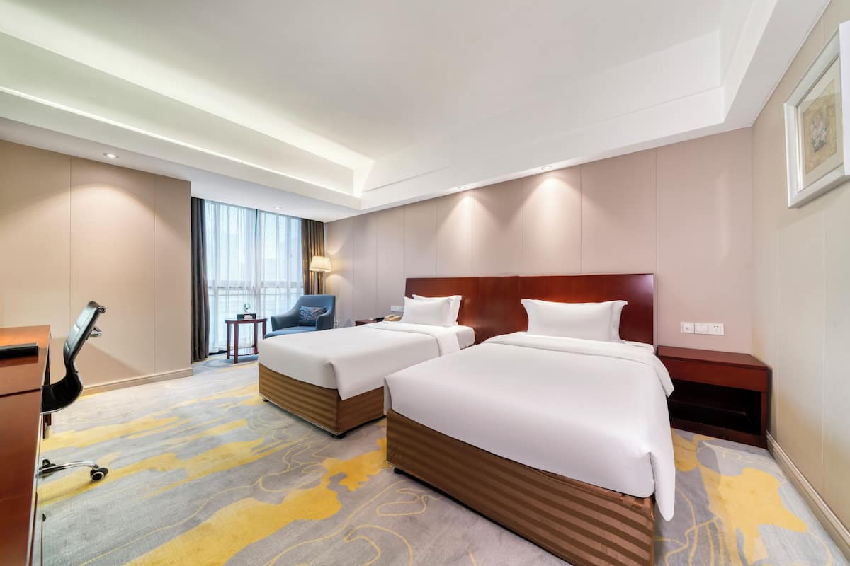 Deluxe Twin Room | Desk, blackout drapes, free WiFi, bed sheets