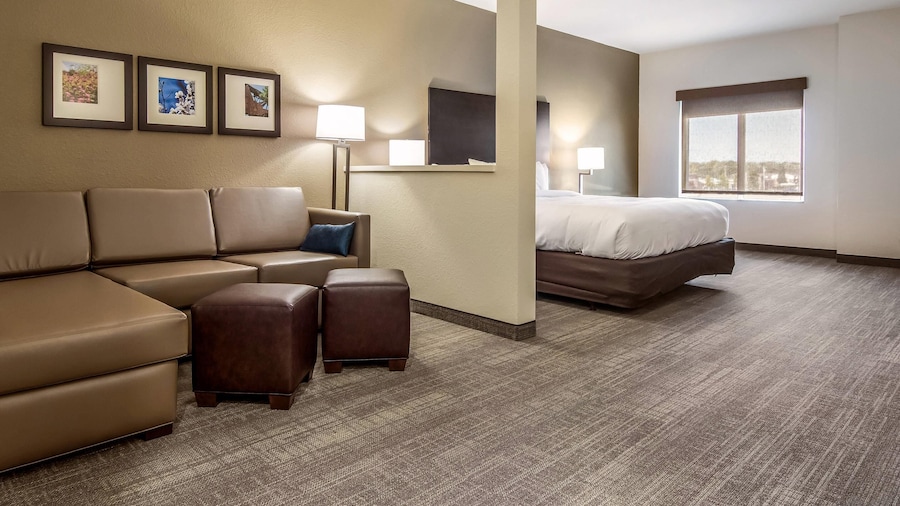 Comfort Suites Brunswick Town Center