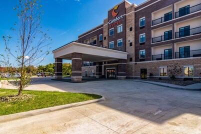 Comfort Suites Brunswick - Clevelend Southwest